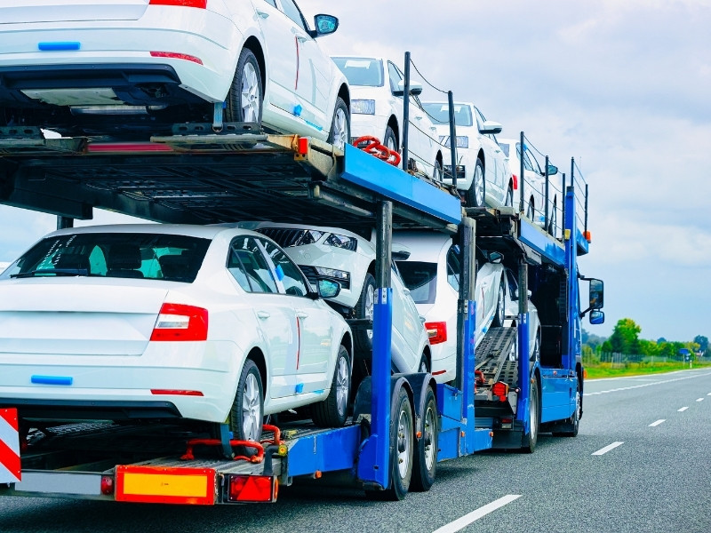 Większość aukcji jest w stanie dostarczyć Twój samochód/ partię samochodów korzystając z usług firmy transportowej.