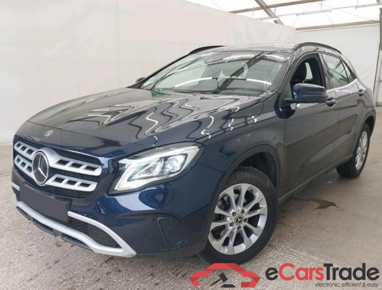 Mercedes GLA 200 D Aut. LED-Xenon Command Navi 1/2 Sport-Leather KeylessGo Camera Klima ... #1