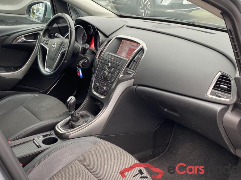 Opel Innovation Astra J Sports Tourer #3