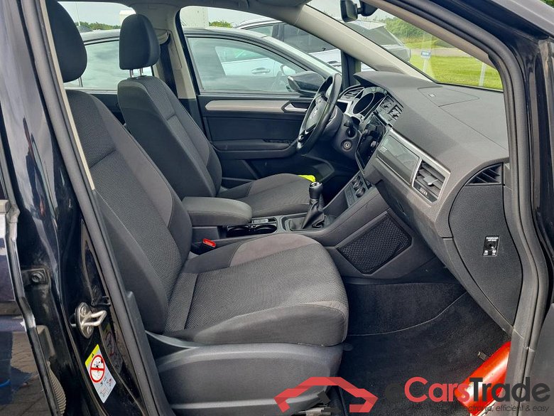 Volkswagen Touran 1.6 TDi 7PL Pano Navi Klima PDC ... #5
