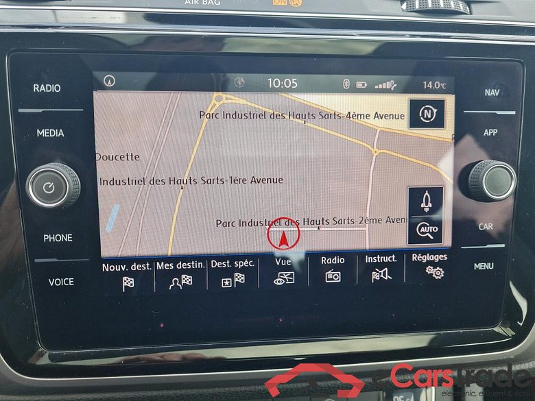 Volkswagen Touran 1.6 TDi 7PL Pano Navi Klima PDC ... #4