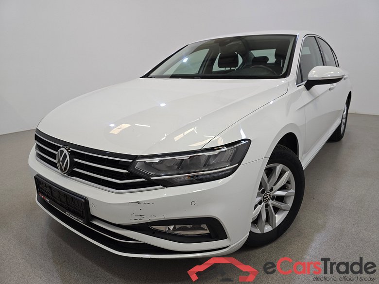 Volkswagen Passat 2.0 TDI Comfortline Aut. LED Navi Sport-Seats KeylessGo Klima PDC ...
