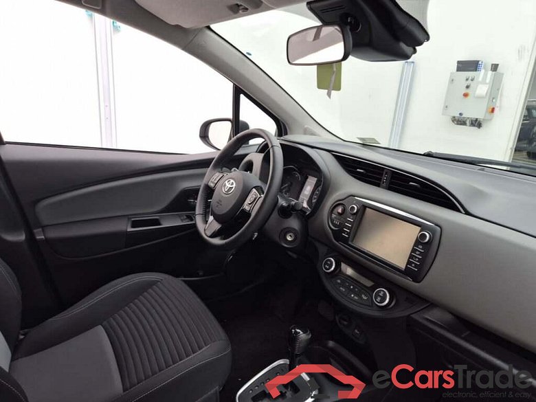 TOYOTA Yaris 1.5 Hybrid Active CVT #3