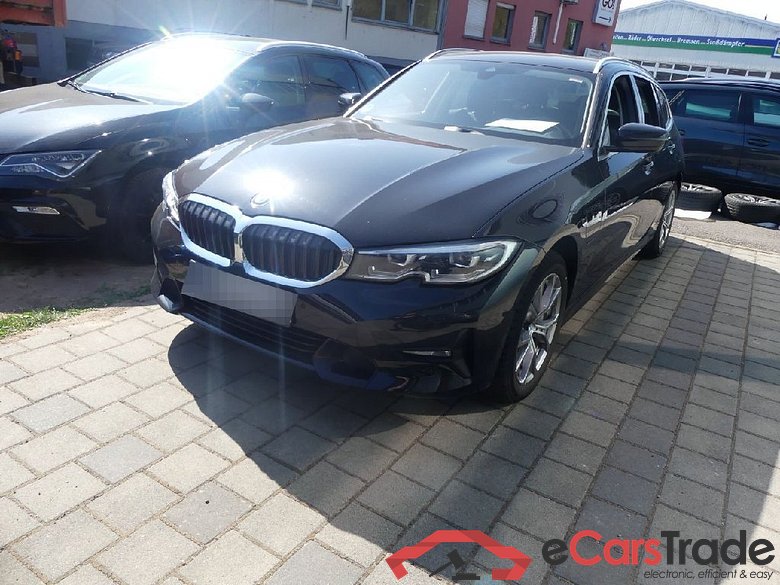 BMW 3-Serie Touring ´18 Baureihe 3 Touring 330 e Sport Line 2.0 185KW AT8 E6d #1