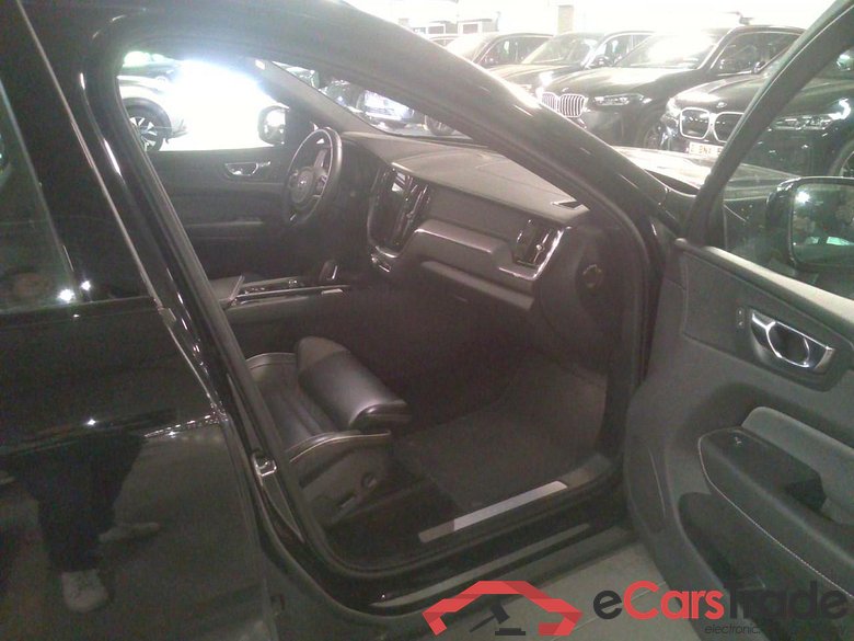 XC 60 AWD R-Design B5 mild Hybride BVA 235cv #5