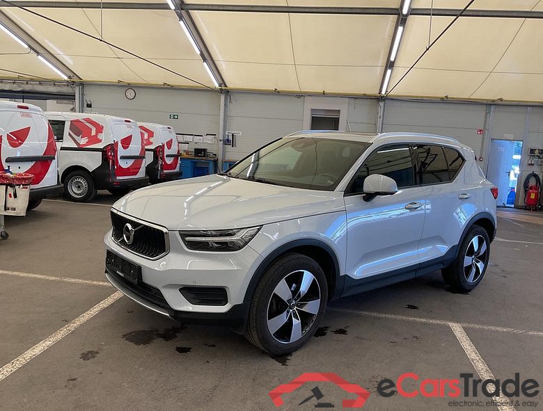 VOLVO XC40 1.5 T3 Momentum Pro #1