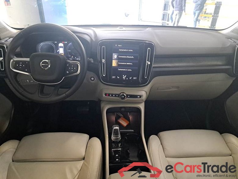 VOLVO XC40 / 2021 / 5P / SUV T5 RECHARGE PLUG-IN AUTO PLUS BRIGHT #3
