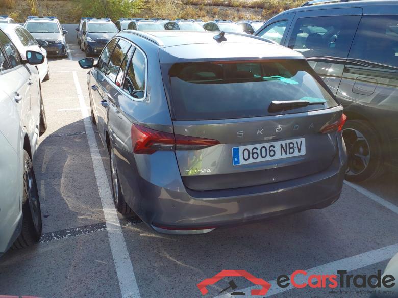 SKODA Octavia 2.0 TDI 110 kW (150CV) DSG 7 vel Automático Combi Design (Pano) #2