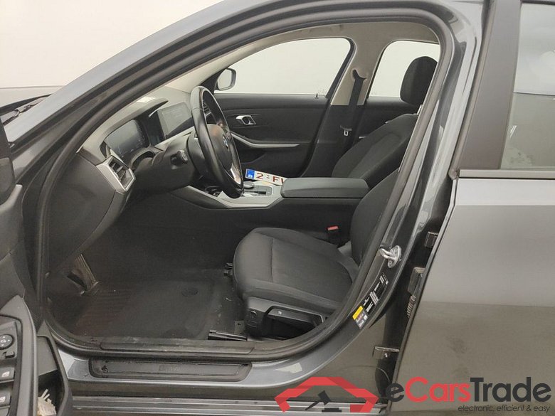 BMW 3 Reeks Berline 330e (135 kW) 4d #3
