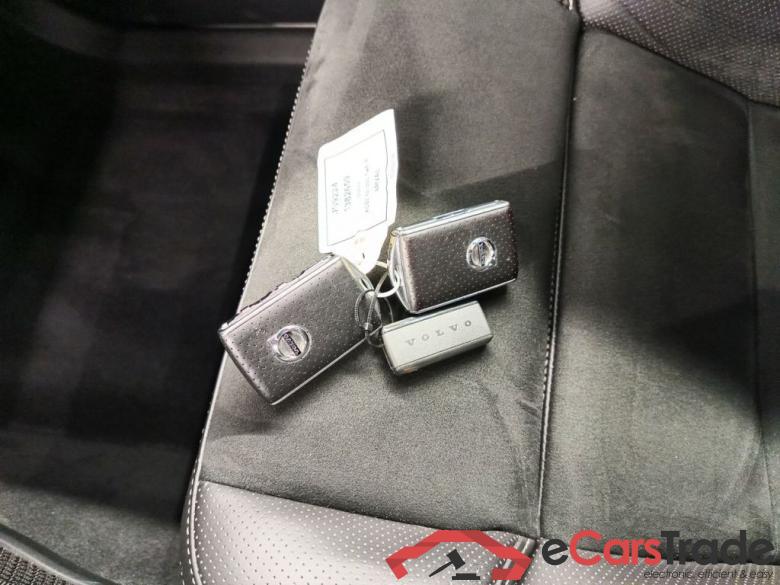 VOLVO XC60 2.0 T8 TE 303 AWD R-Design Plug-In Gear. 5d #4
