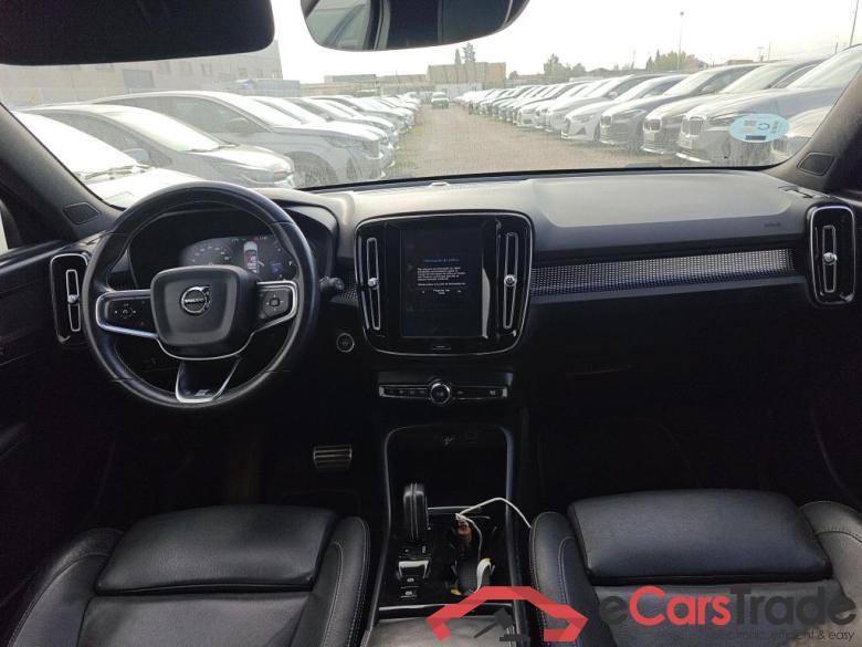 VOLVO XC40 / 2017 / 5P / todoterreno 2.0 D4 AWD R-Design Auto #3