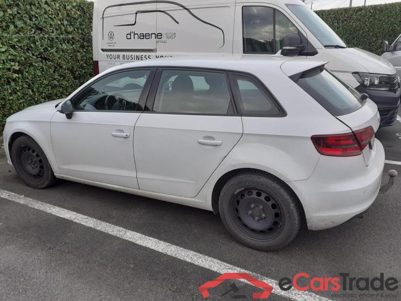 AUDI A3 Sportback Audi A3 Attraction  Sportback 1.6 TDI   77(105) kW(ch) 6 vitesses #4