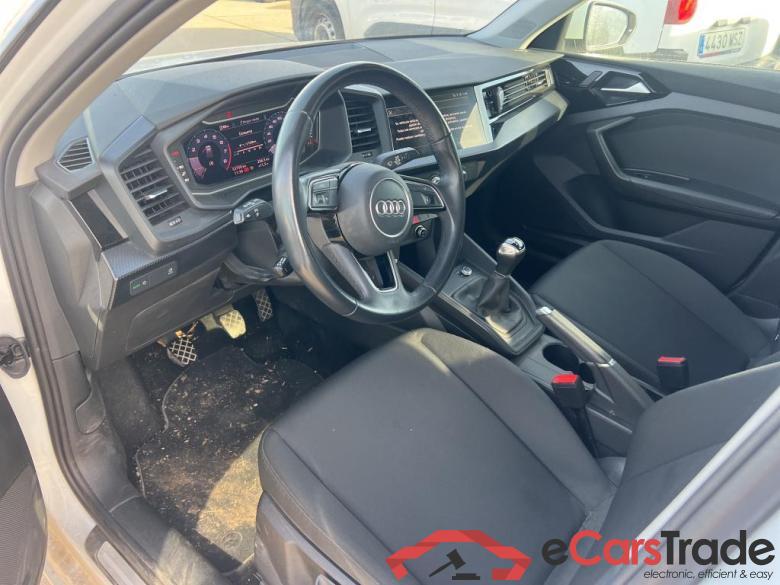 AUDI A1 / 2018 / 5P / berlina con portón Sportback Advanced 30 TFSI 81kW (110CV) #3