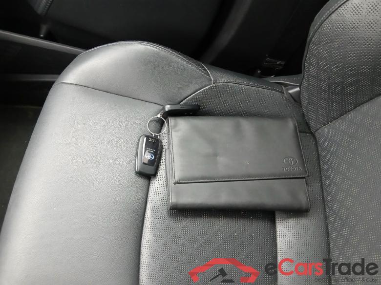 TOYOTA C-HR / 2019 / 5P / todoterreno 2.0 180H Advance #5