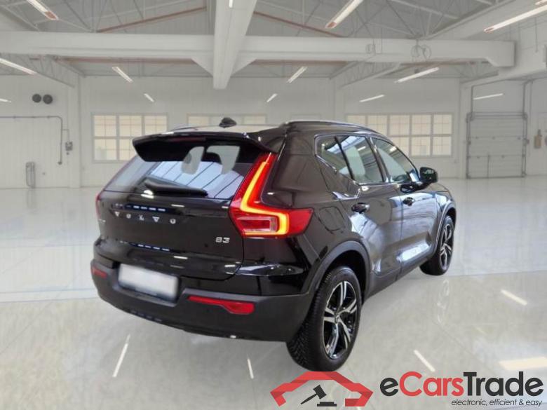 VOLVO XC40 / 2021 / 5P / SUV B3 AUTOMATICO PLUS DARK #2