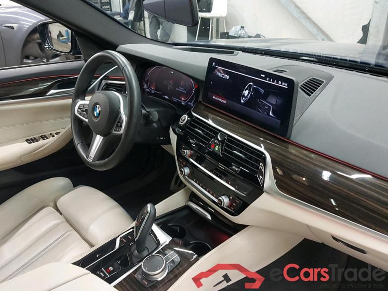 BMW - BMW 5 TOURING 518dA 136PK M Sport & Pack Business With Heated Sport Seats & Head Up & HArman Kardon & Parking Assistant & 19 Inch #3