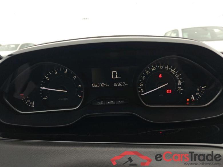 PEUGEOT 208 / 2015 / 5P / berlina con portón 5P Signature 1.2L PureTech 81KW (110CV) #4