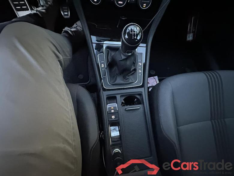 VOLKSWAGEN Golf VII Golf Comfortline 1.6 TDI BlueMotion Technology 81 kW (110 ch) 5 vitesses manuel #4