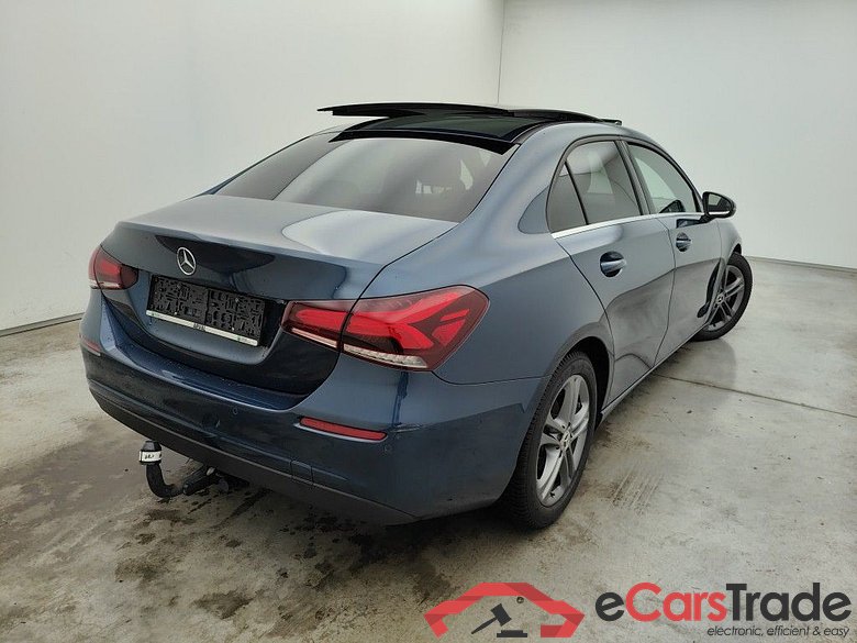 Mercedes-Benz A-Klasse Limousine A 180 d DCT Launch Edition 4d #2