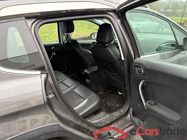 PEUGEOT 2008 1.6 BlueHDi Allure #6