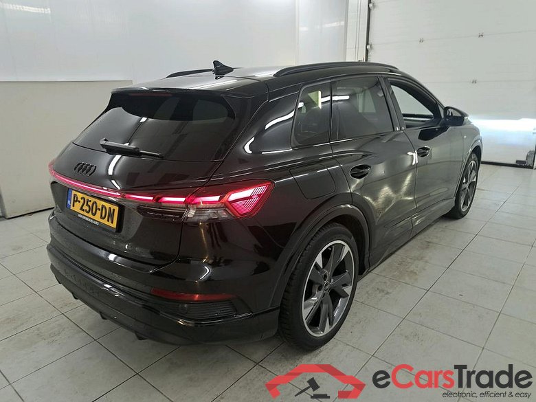 Audi Q4 e-tron 40 e-tron Launch edition S Competition 5d #2