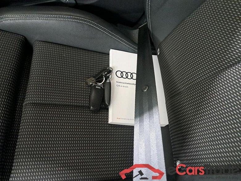 Audi Q4 e-tron 40 e-tron Launch edition S Competition 5d #4