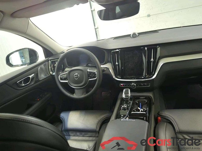 VOLVO V60 2.0 T8 AWD U. Dark #3