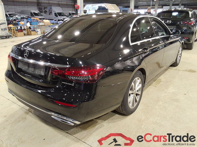 MERCEDES-BENZ E-CLASS BERLINE 1.6 E 200 D AUTO #4