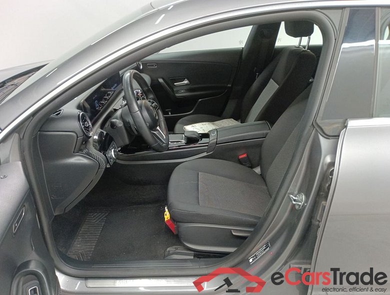 Mercedes-Benz CLA Shooting Brake CLA 180 d DCT Business Solution 5d #3