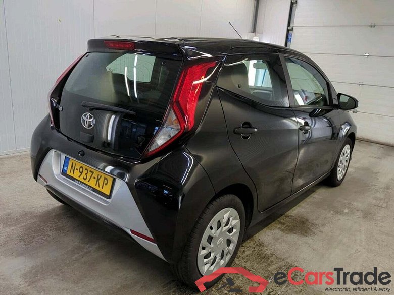 TOYOTA Aygo 1.0 VVT-i x-play #2