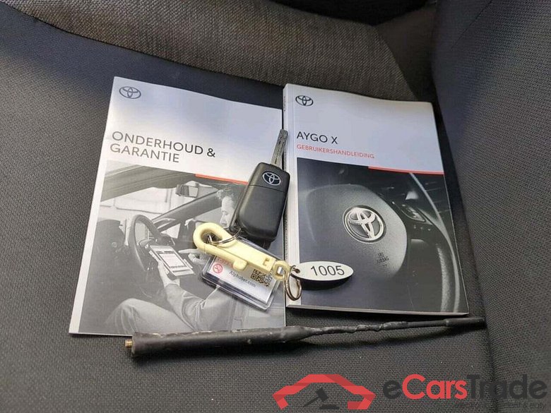 TOYOTA Aygo X 1.0 VVT-i MT Play #5