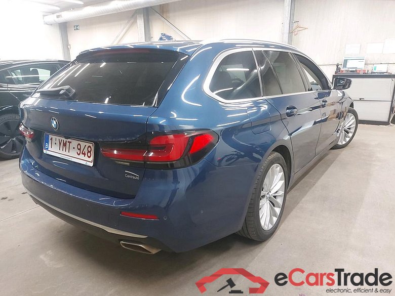 BMW - BMW 5 TOURING 518dA 136PK Luxury Line Pack Business With Heated Seats & Driving Assistance & Parking Assistant Pack & SunRoof #2