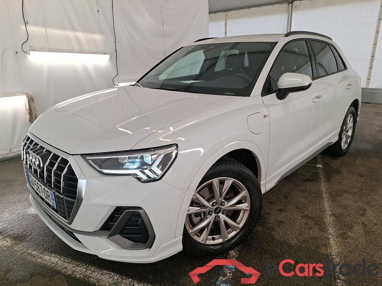 AUDI Q3 / 2018 / 5P / SUV 45 TFSI E 245 S TRONIC S LINE #1