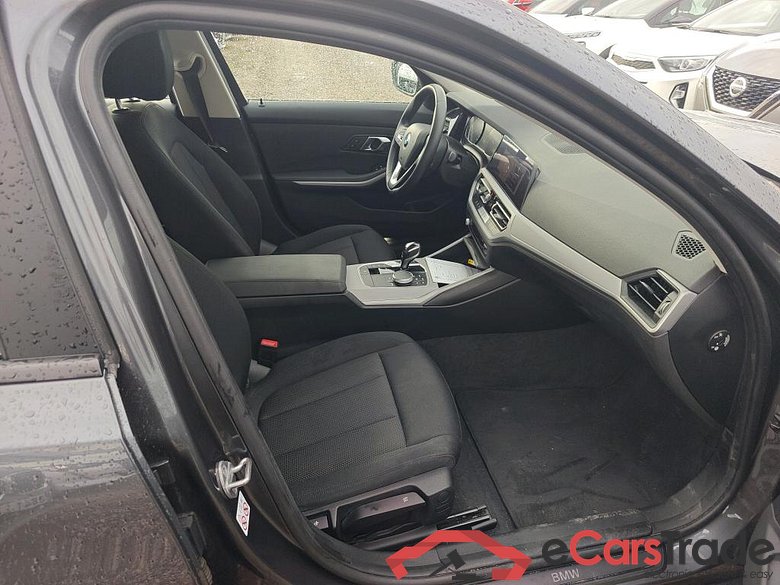 BMW Serie 3 / 2018 / 4P / sedán 318d Auto. #6