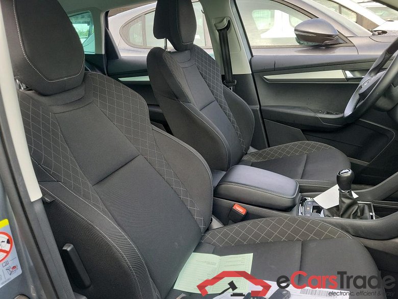 SKODA Karoq / 2017 / 5P / todoterreno 2.0 TDI 110kW (150CV) Ambition #6