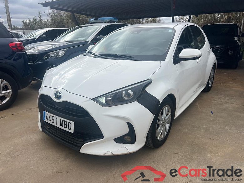 TOYOTA Yaris / 2020 / 5P / berlina con portón 1.5 120H Business Plus #1