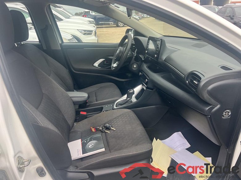 TOYOTA Yaris / 2020 / 5P / berlina con portón 1.5 120H Business Plus #6