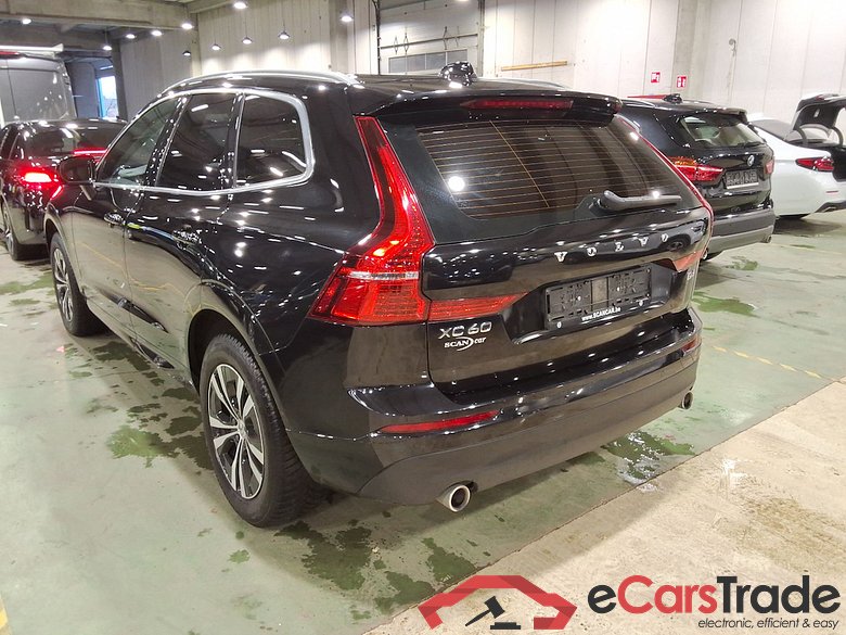 VOLVO XC60 2.0 D4 120KW GEARTRONIC MOMENTUM PRO #2