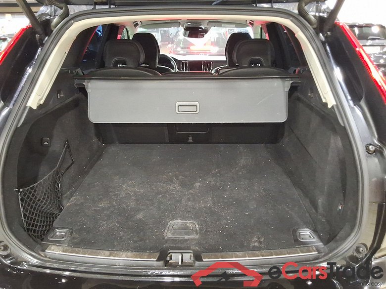 VOLVO XC60 2.0 D4 120KW GEARTRONIC MOMENTUM PRO #3