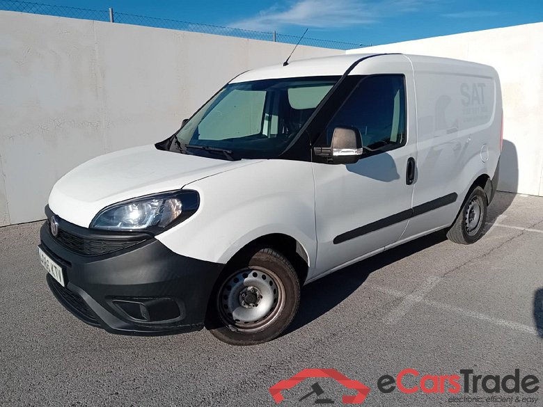 FIAT Doblò Cargo/2015/3P/furgón derivado de turismo Cargo Base 1.3 Multijet 70kW (95CV) #1