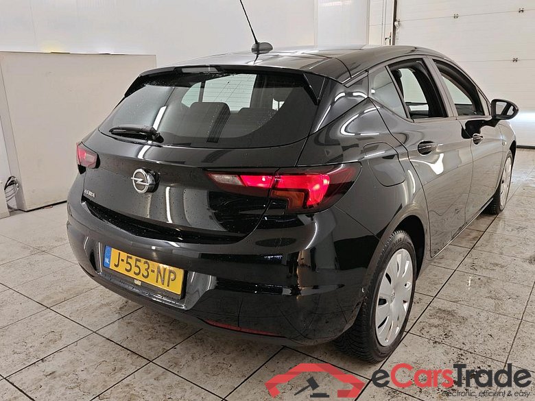 Opel Astra 1.2 turbo 81kW Business Executive 5d #2