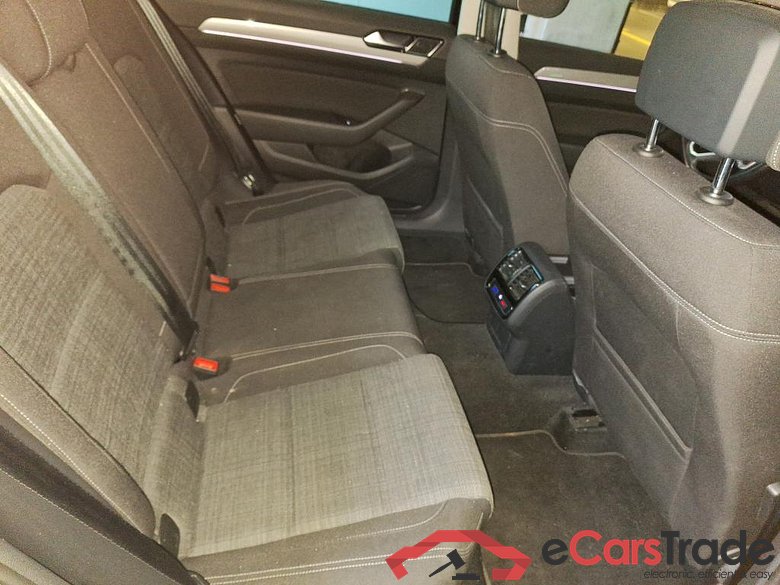 VOLKSWAGEN PASSAT VARIANT DIESEL - 2019 1.6 TDi SCR Style Business DSG #6