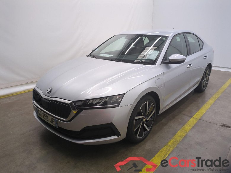 SKODA Octavia / 2020 / 5P / Berline 1.4 TSI PHEV iV 204 DSG6e Business #1