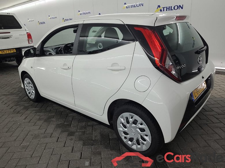 TOYOTA Aygo 1.0 VVT-i x-play 5D 53kW #4