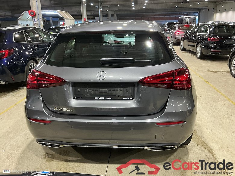 MERCEDES-BENZ A-CLASS 1.3 A 250 E LUXURY LINE DCT #5