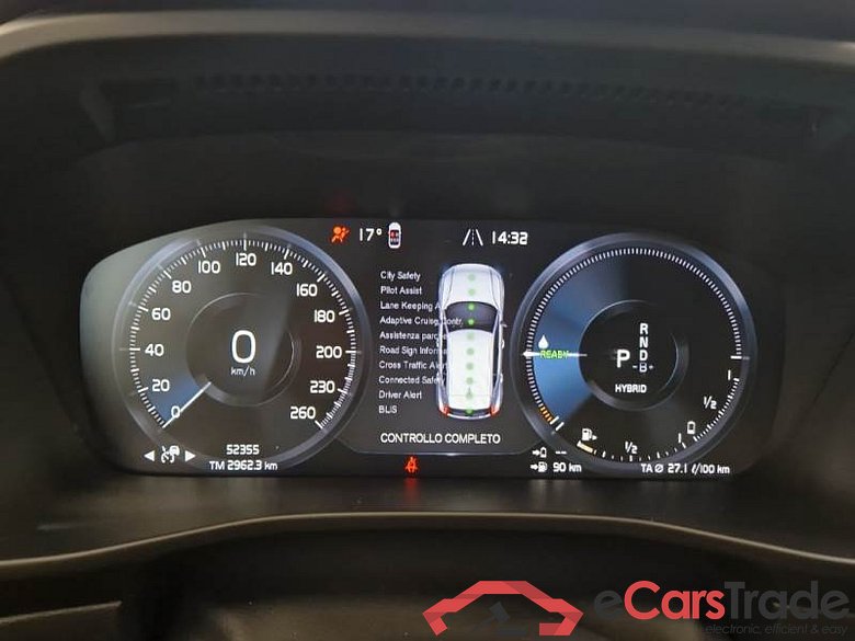 VOLVO XC40 / 2021 / 5P / SUV T5 RECHARGE PLUG-IN AUTO CORE #4