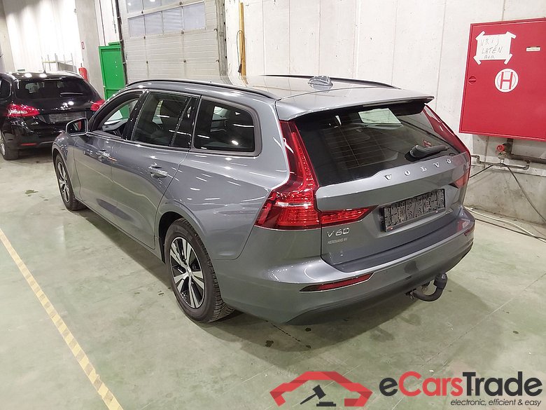 VOLVO V60 2.0 D3 MOMENTUM CORE #2