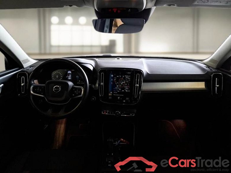 VOLVO XC40 / 2017 / 5P / SUV T4 PLUG-IN HYBRID AUTO RECH INSCRIP EXPR #3