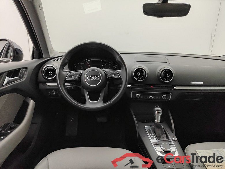 Audi A3 Sportback 2.0 35 TDi 110kW S tronic Business Ed 5d