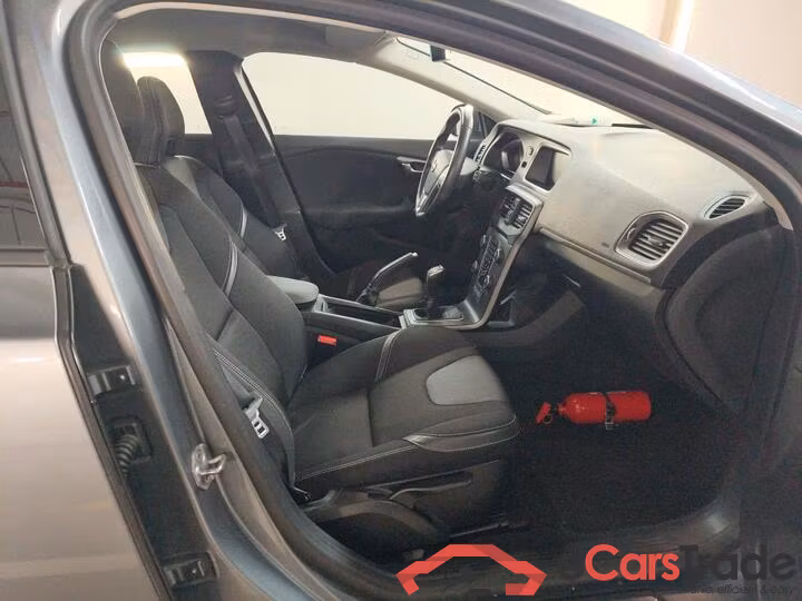 Volvo V40 2.0 D2 Black Edition LED Navi Klima PDC ... #5